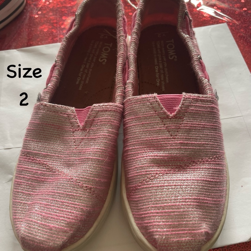Girls size 2 pink shimmer Tom’s